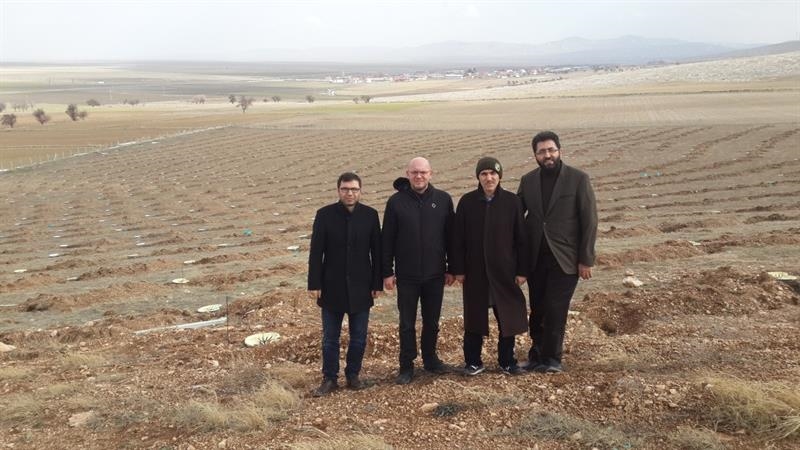 Çölleşme ve Erezyonla Mücadele Genel Müdürü Dr. Ahmet İPEK Bey ve Etüt ve Proje Dairesi Başkanı vekili Beytullah FİDAN Bey Konya Güvenç deneme alanlarımızda incelemelerde bulundu.